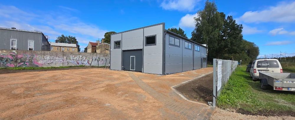 Noliktavas ēka, ar biroja daļu